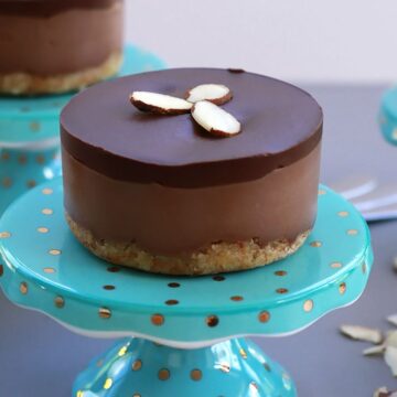 Mini Chocolate Cream Cakes, mini chocolate mousse cakes, chocolate mousse cake, mini vegan chocolate cakes, mini vegan cheesecakes, vegan, gluten-free, vegan cheesecake, vegan mousse cake, passover desserts, passover dessert recipe, passover cake, passover cream cake, pesach cake, pesach recipes, passover, pesach, chocolate cream, gluten free dessert, elegant mousse cake, chocolate