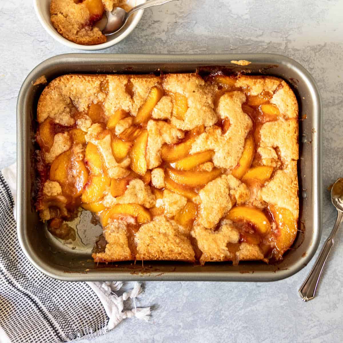 baked gluten free peach cobbler